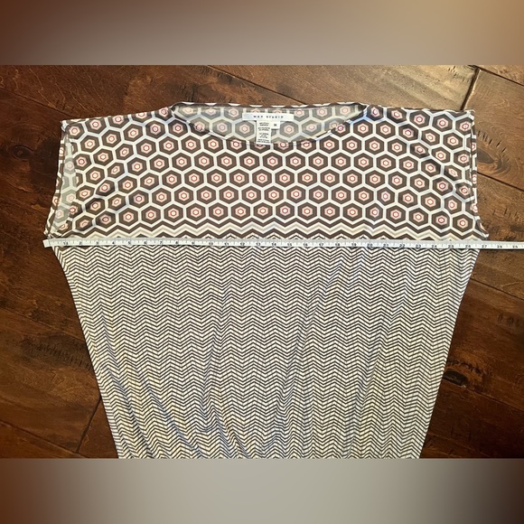 Max Studio • geometric Wrinkle-free Stretchy Soft Brown Tan White Red Top Medium - Picture 5 of 8